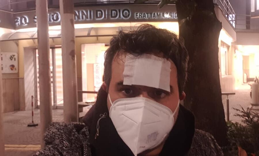 Docente pestato sotto casa, la trappola dopo la nota agli studenti: “Mandanti sono i genitori, ero una maschera di sangue”
