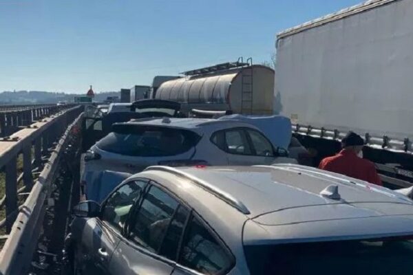 Maxi tamponamento tra Celle a Varazze: un ferito grave e traffico in tilt sulla A10