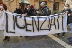 Sanità, la protesta dei lavoratori del gruppo Serapide a rischio licenziamento. Medici (Cisl fp): “Reinternalizzare i servizi”