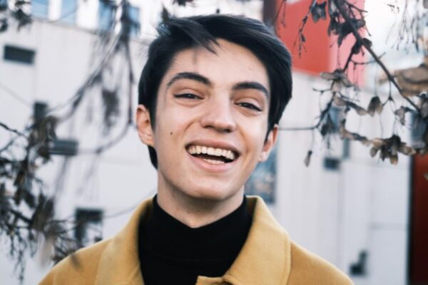 Chi è Matteo Romano, da TikTok al palco di Sanremo con la sua “Virale”