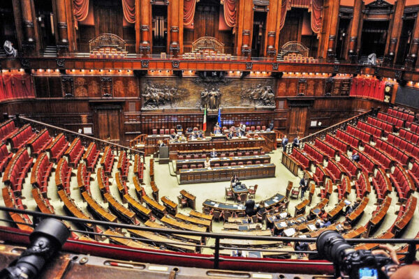 Le dichiarazioni dei redditi dei deputati, dalla Jaguar di Conte ai novemila euro di Soumahoro