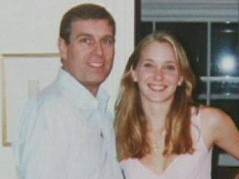 Scandalo Epstein, accordo del Principe Andrea con l’accusatrice Virginia Giuffre: “Somma riservata”