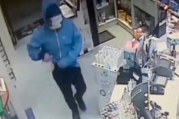 Rapina con la mascherina, avvocato si prende la scena: “Mio cliente voleva tutelare le vittime dal Covid”