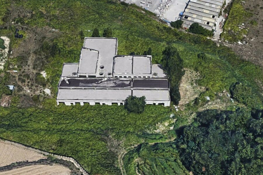 Scuola abusiva costruita dal Comune di Napoli: “Evitare che venga abbattuta”