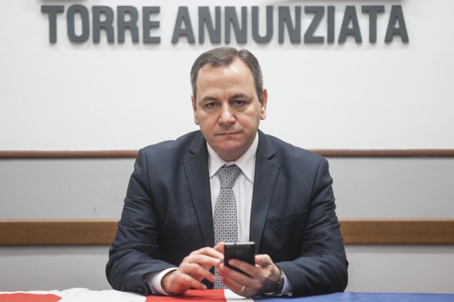 Vince la gogna, sindaco si dimette dopo una perquisizione in Comune della Procura Antimafia