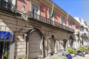 La Procura fa saltare il comune di Torre Annunziata, il sindaco si dimette dopo gogna e difesa del nipote di un killer