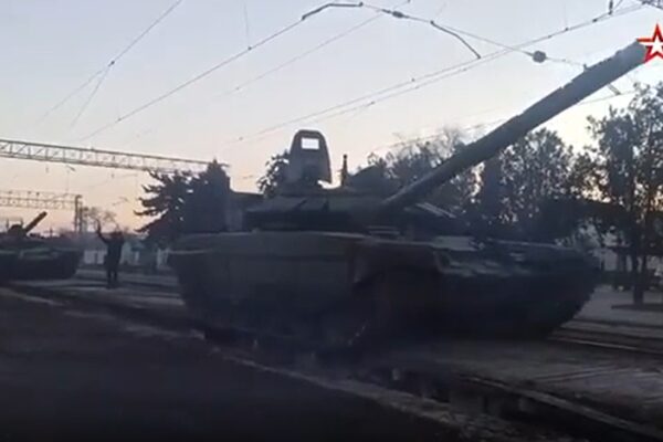 Crisi Ucraina, la Russia annuncia il ritiro dell’esercito. Biden: “Vogliamo il dialogo ma la minaccia resta”