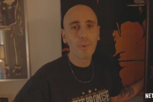 Strappare lungo i bordi, Zerocalcare ricalca il passato con la precisione di un chirurgo Strappare lungo i bordi, Zerocalcare ricalca il passato con la precisione di un chirurgo