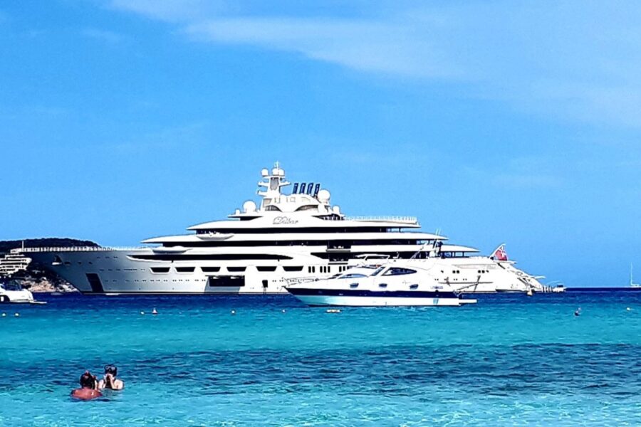 La caccia ai tesori degli oligarchi è populismo bellico: Rousseau tradito dal comunismo di guerra