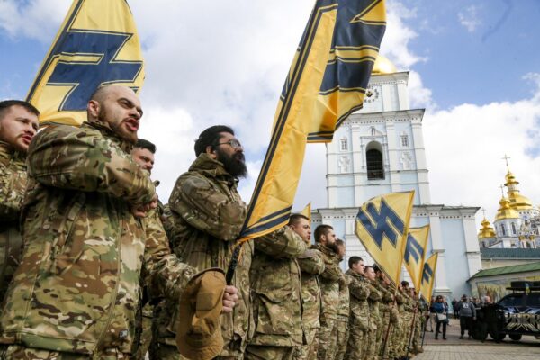 Cos’è il Battaglione Azov, la brigata neonazista ucraina usata da Putin nella propaganda sulla guerra