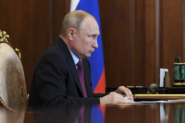 Il potere di Putin vacilla, missili e repressione per tenere a bada i russi