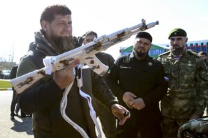 Chi è Ramzan Kadyrov, il “soldato di fanteria di Putin” che comanda la Cecenia con pugno di ferro