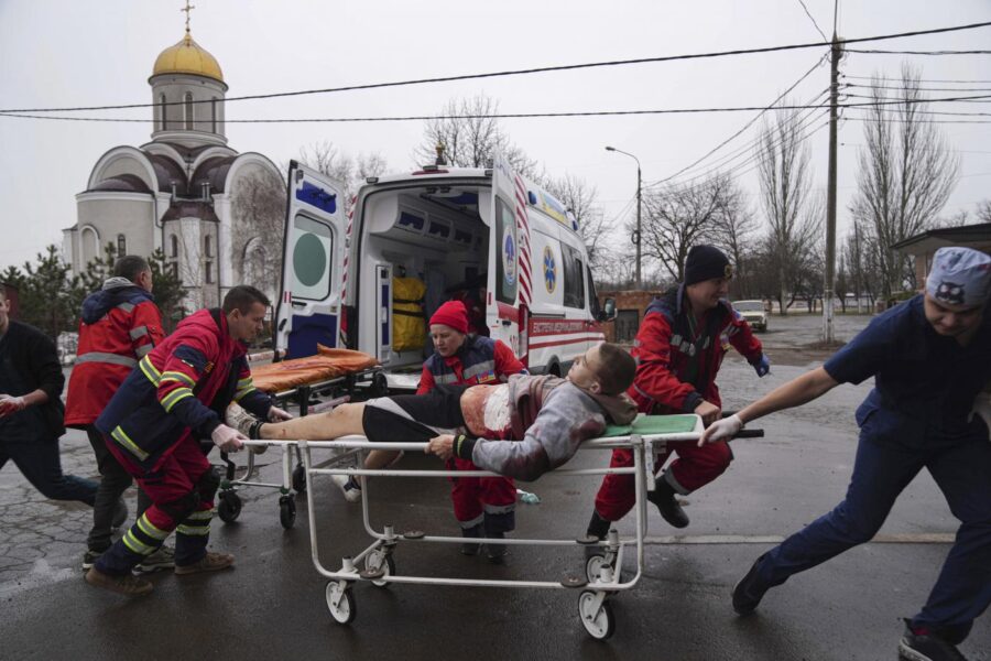 Cosa sono i corridoi umanitari, la tregua Ucraina-Russia per evacuare Mariupol e Volnovakha: “Non abbiamo scelta”