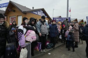 Guerra Ucraina, 10 milioni in solidarietà da Intesa Sanpaolo: “Sostegno concreto alla popolazione colpita”