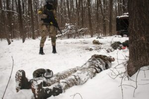 “Soldati russi si sparano da soli per tornare a casa”, ma molti vengono utilizzati come “carne da cannone”