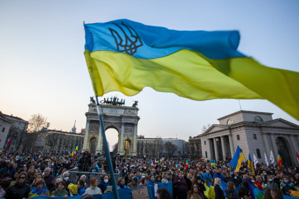 Le bandiere dell’Ucraina sono diventate il simbolo della Resistenza