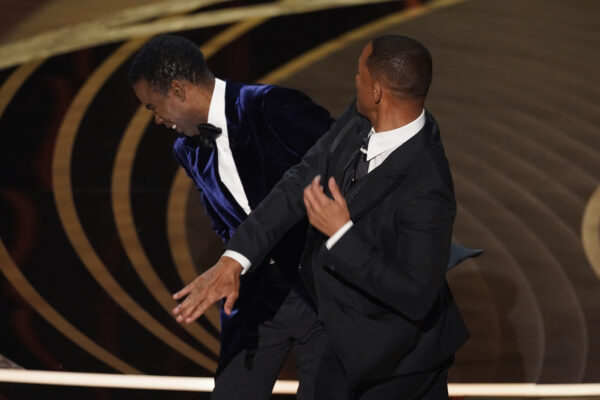 “Polizia era pronta ad arrestare Will Smith”, il retroscena sulla folle notte degli Oscar e sullo schiaffo a Chris Rock