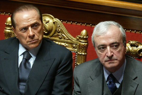 ©Mauro Scrobogna / Lapresse
09-03-2005 Roma
Politica
Senato – comunicazioni del Governo su liberazione Sgrena morte Calipari
Nella foto: Il Presidente del Consiglio Silvio Berlusconi,  il Ministro della Difesa Antonio Martino