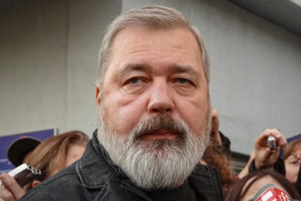 Il bavaglio di Putin contro l’informazione libera: la Bbc ritira i giornalisti, Novaya Gazeta elimina gli articoli sulla guerra