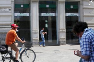 Intesa Sanpaolo accoglie i colleghi di Pravex Bank in fuga dall’Ucraina