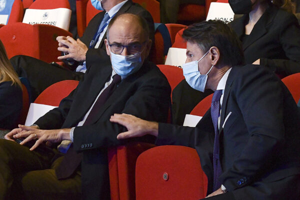 Primarie in Sicilia, PD e 5 Stelle ancora alleati tra veleni e sospetti: “Quel che vale a Roma vale a Palermo” Primarie in Sicilia, PD e 5 Stelle ancora alleati tra veleni e sospetti: “Quel che vale a Roma vale a Palermo”