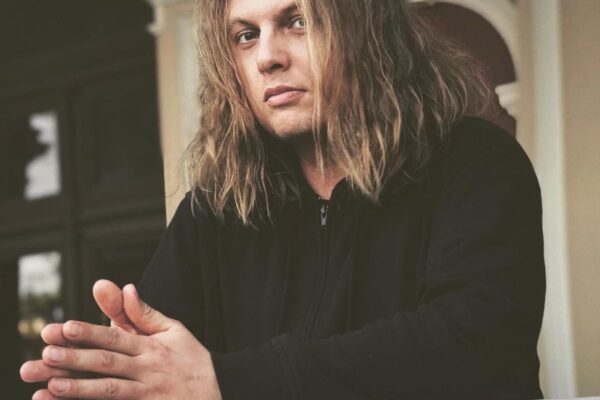 Yevhen Lavrenchuk, il regista arrestato da Putin si racconta: “Ora voglio aiutare i miei fratelli ucraini” Yevhen Lavrenchuk, il regista arrestato da Putin si racconta: “Ora voglio aiutare i miei fratelli ucraini”