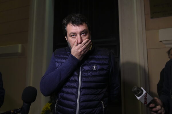 “Migranti invasori come i russi”, l’ultima bestemmia di Salvini