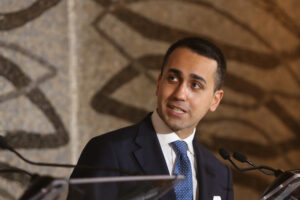 L’Ilva è il disastro dei 5 Stelle: dall’annuncio degli “zero esuberi” di Di Maio al rischio di 5mila lavoratori a casa L’Ilva è il disastro dei 5 Stelle: dall’annuncio degli “zero esuberi” di Di Maio al rischio di 5mila lavoratori a casa