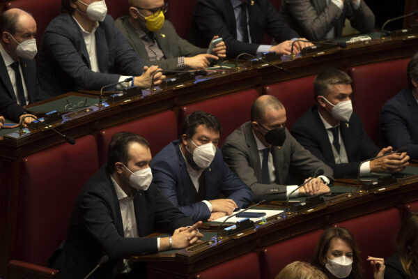 Draghi appoggia Zelensky, gelo di Salvini e tante assenze tra i grillini