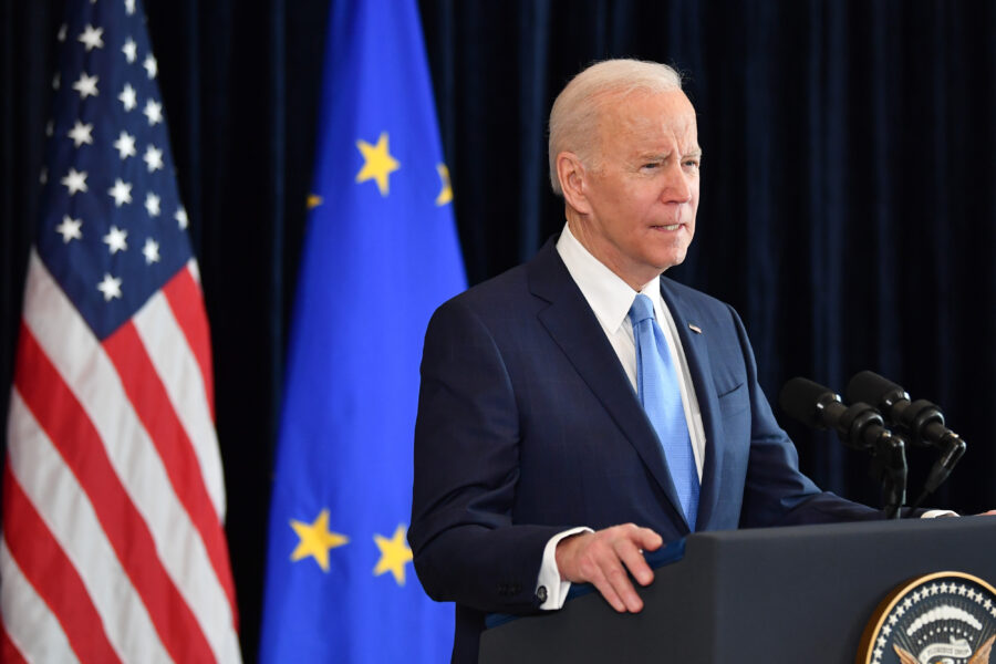 La gaffe di Biden sveglia l’Europa, la ‘caduta’ del presidente Usa nelle nove parole contro Putin