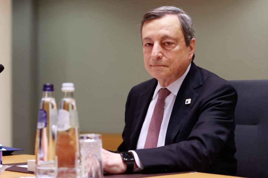 La ‘guerra economica’ di Draghi tra inflazione, caro carburante e conflitto in Ucraina: che fine ha fatto il debito buono?