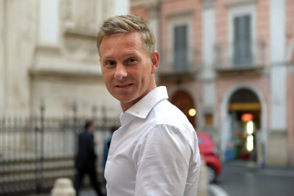 Alessandro Orsini licenziato, la Rai manda via l’opinionista perché ha opinioni sbagliate… Alessandro Orsini licenziato, la Rai manda via l’opinionista perché ha opinioni sbagliate…