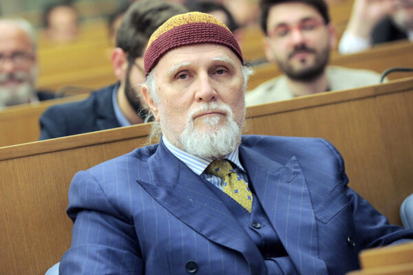 “Europa appecoronata agli Stati Uniti, in Ucraina guerra criminale come quella di Bush in Iraq”, intervista a Moni Ovadia