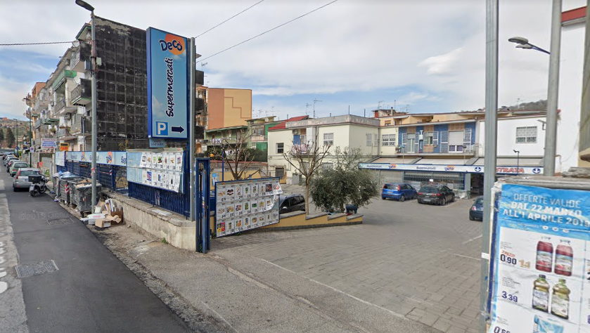 Ladri nel supermercato, poliziotto libero dal servizio resiste all’aggressione e li fa arrestare