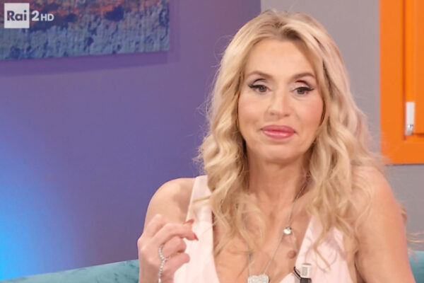 Valeria Marini, l’intervista: “Ero innamoratissima di Jovanotti. Ora un progetto con Alec Baldwin”