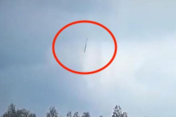 Incidente aereo in Cina, il giallo del volo in picchiata del Boeing: “Comportamento molto insolito”