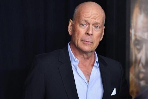 Bruce Willis si ritira, l’attore abbandona il cinema per l’afasia: l’annuncio della famiglia