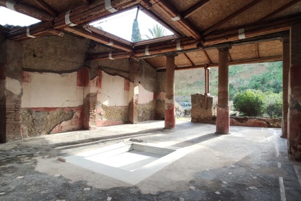 Parco archeologico di Ercolano, apre la Casa della Gemma con i mosaici restaurati: è la seconda più grande del sito