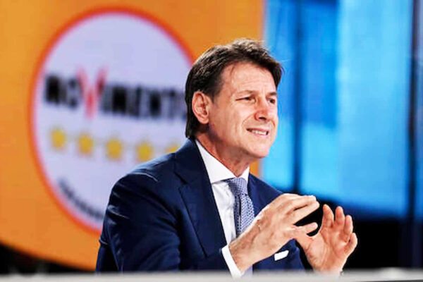 Caos M5S, da Conte ‘no’ all’aumento delle spese militari e il Governo rischia di cadere: chat interne in ebollizione