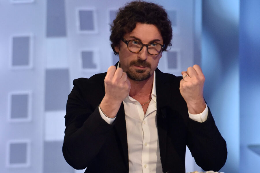 Toninelli ‘superstar’, effetto Dibba per l’ex ministro: eletto tra i probiviri 5 Stelle, tallona Conte nei voti