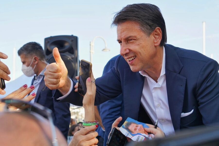 Giuseppe Conte confermato leader del M5s, 94% di consensi alla votazione: “Abbiamo un Paese da cambiare”