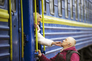 Guerra e Covid, lo psicologo: “Bombardati da slogan idioti, la gestione del dolore è un tabù”