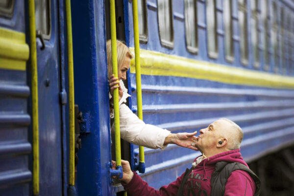 Guerra e Covid, lo psicologo: “Bombardati da slogan idioti, la gestione del dolore è un tabù”