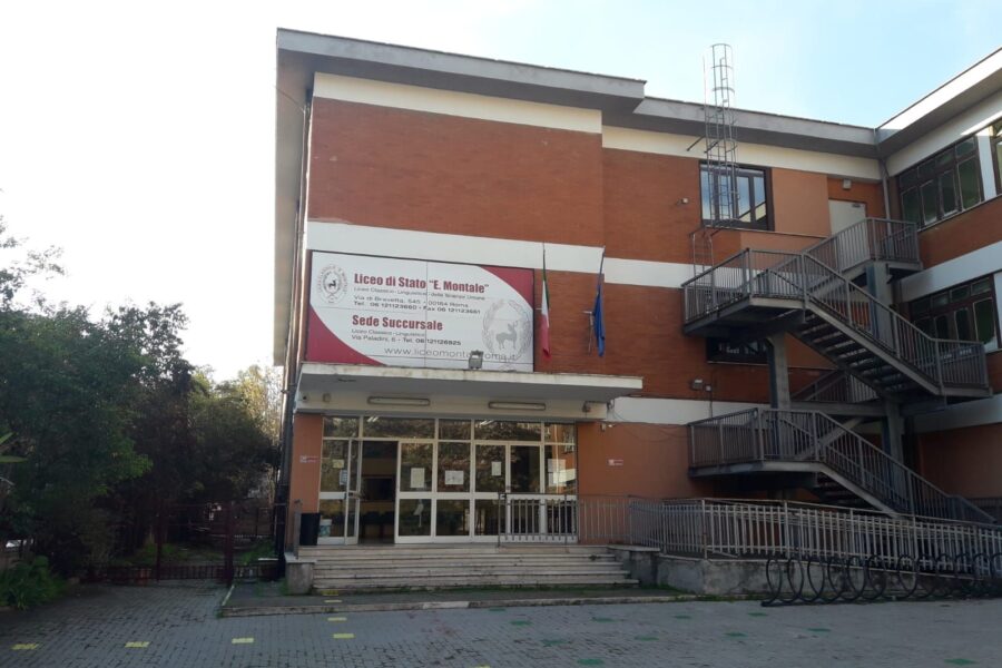 ‘Scandalo’ al liceo Montale di Roma, “la preside sta con uno studente”: ispezione nell’istituto, dirigente a rischio licenziamento