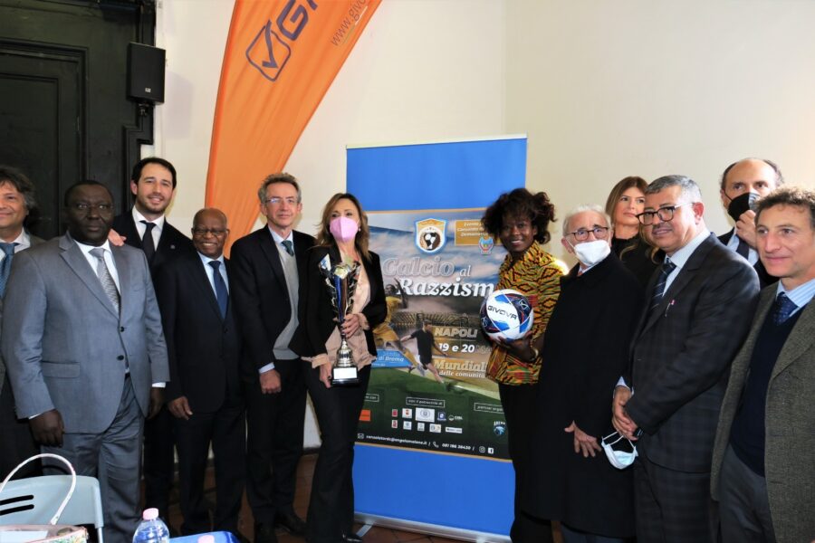 Un calcio al razzismo, il Mundialito delle comunità in città: ucraini e nazionale parlamentari per lanciare messaggio di pace