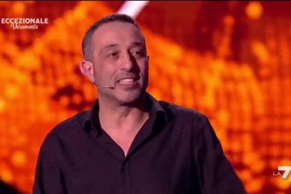 Pietro Diomede cancellato da Zelig per la ‘battuta’ su Carol Maltesi: l’ironia che indigna sulla ragazza uccisa e fatta a pezzi