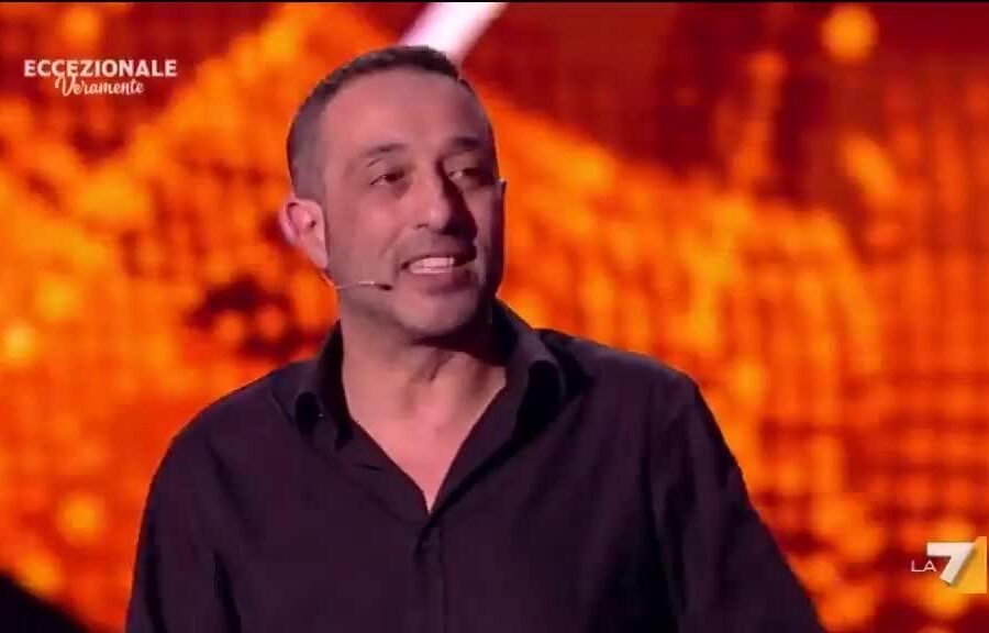 Pietro Diomede cancellato da Zelig per la ‘battuta’ su Carol Maltesi: l’ironia che indigna sulla ragazza uccisa e fatta a pezzi
