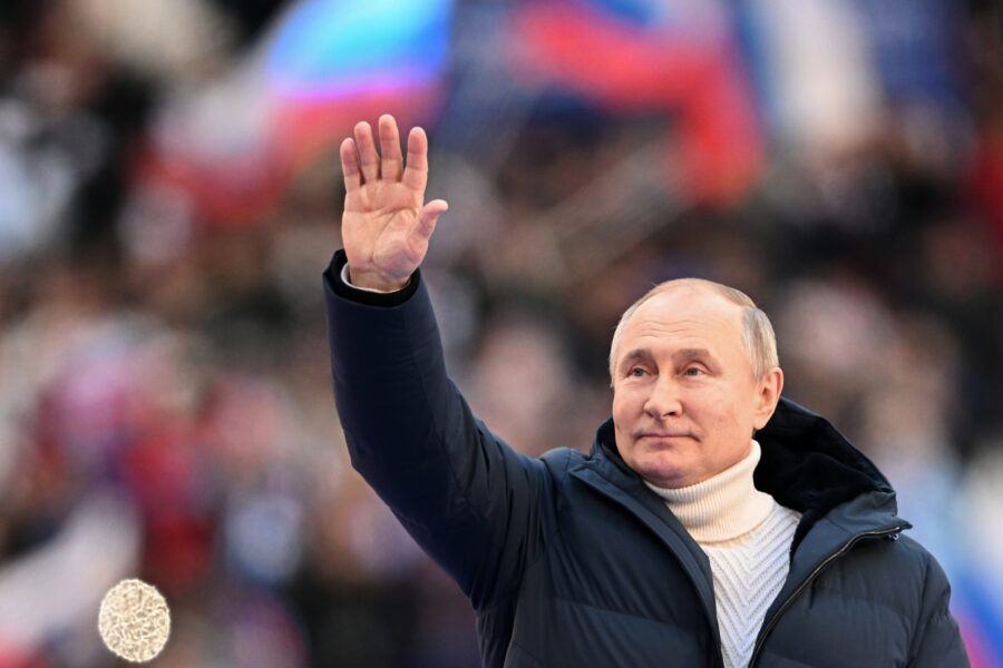 Guerra e sanzioni non incrinano il potere di Putin: in Russia il consenso dello Zar è all’83% (e la metà sostiene il conflitto)