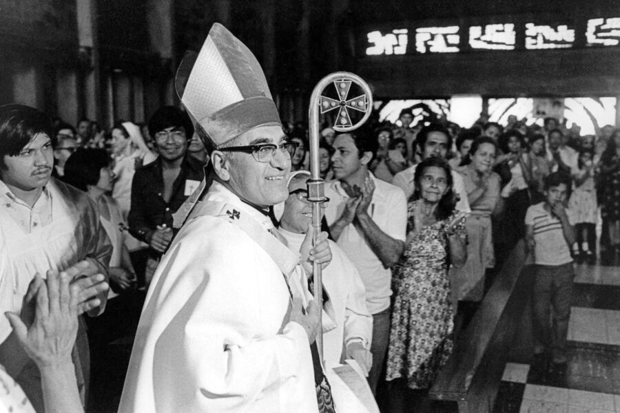 Chi era Oscar Romero, il monsignore assassinato per aver provato a fermare la violenza