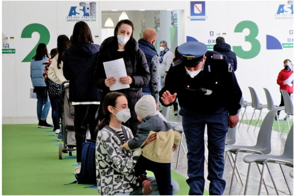 I piccoli alunni napoletani organizzano un bus per salvare mamme e bimbi in fuga dalle bombe